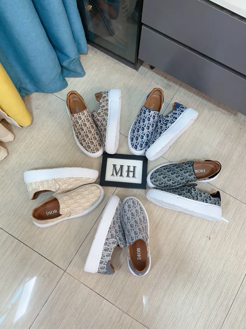 Men's men's shoes 💰380🌸🌸[Dior] 25ss new product B01 moral training shoes. The toe dimension design of the couple's style is a bit wider. The upper foot comfort is perfect. The threads are beautiful. Perfectly adaptable to trousers. Decorated with various classic details. It is an ideal choice for daily styling. Can be matched with various casual items to create exquisite looks. Fabric: top layer cowhide/lining sheepskin TPU original outsole Code number: 38-44, 45 customized